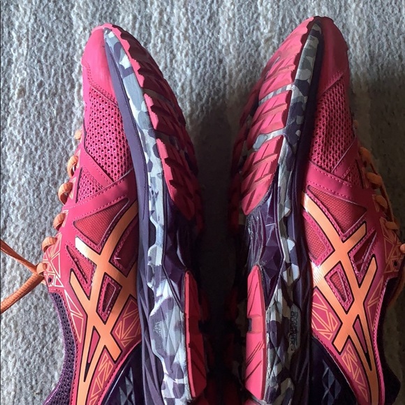 ASICS - Picture 2 of 2